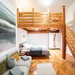 Apartman Walking Historica Close To The Budapest's Beautiful Palace Library