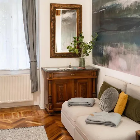 Apartman Walking Historica Close To The Budapest's Beautiful Palace Library *
