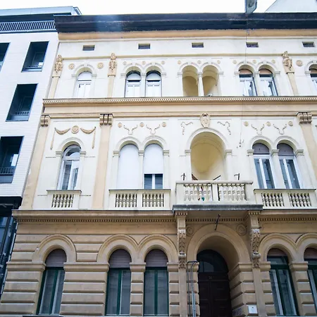아파트 Walking Historica Close To The Budapest's Beautiful Palace Library *