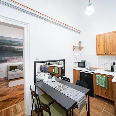 Apartment Szentkiralyi38 - Central, Ac, 4 People *