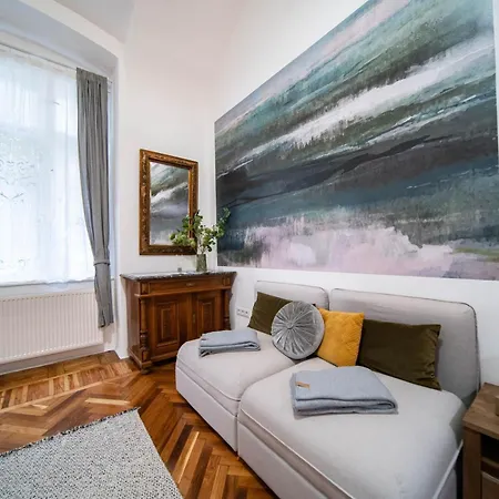 Szentkiralyi38 - Central, Ac, 4 People