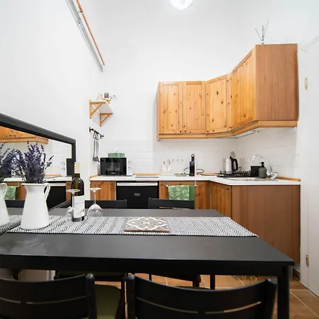 Apartment Szentkiralyi38 - Central, Ac, 4 People *