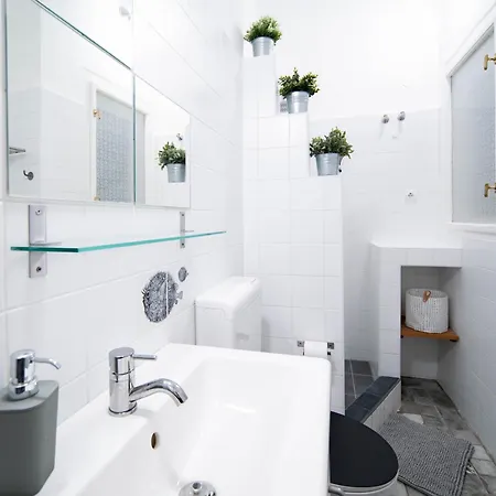 Szentkiralyi38 - Central, Ac, 4 People *